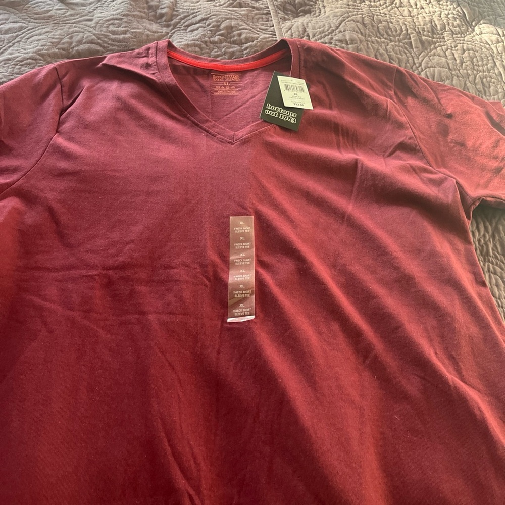 Bottoms Out Men’s V Neck wine T Shirt XL